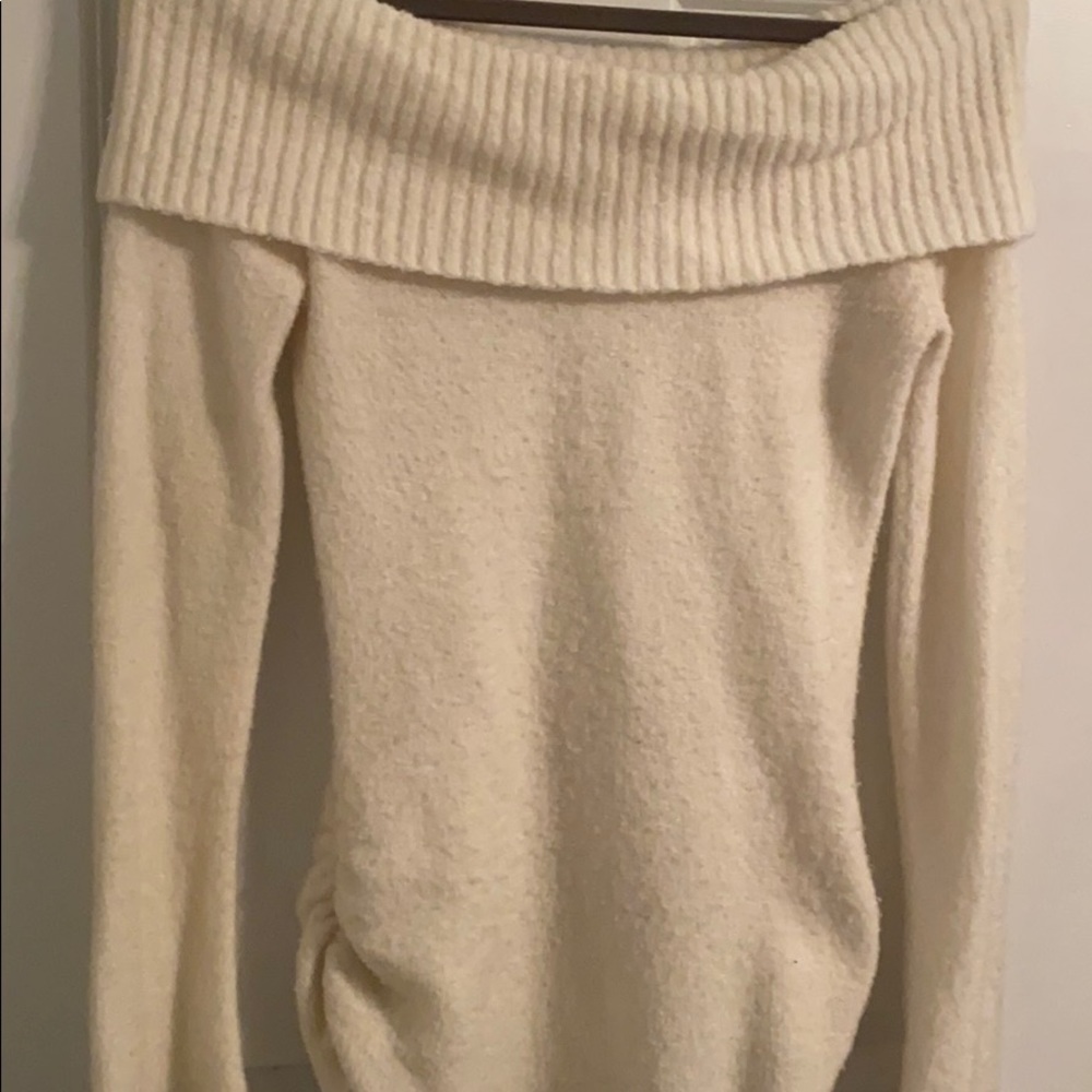 off the shoulder sweaterッ